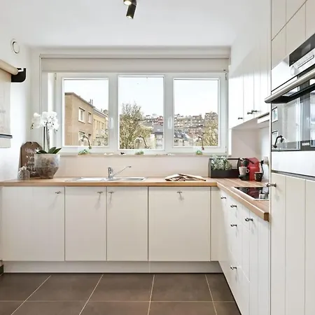 Beautiful Bel-etage In